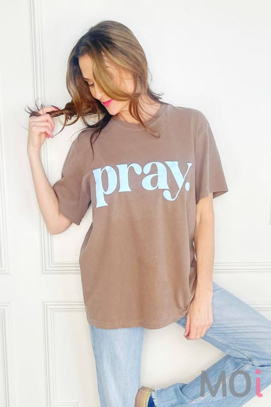 Puff pray. Tee