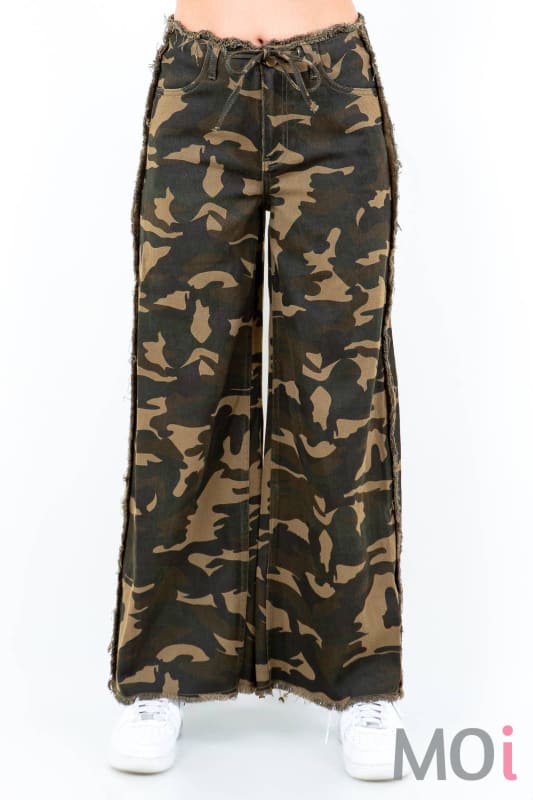 CAMOUFLAGE FRAYED EDGE WIDE LEG PANTS